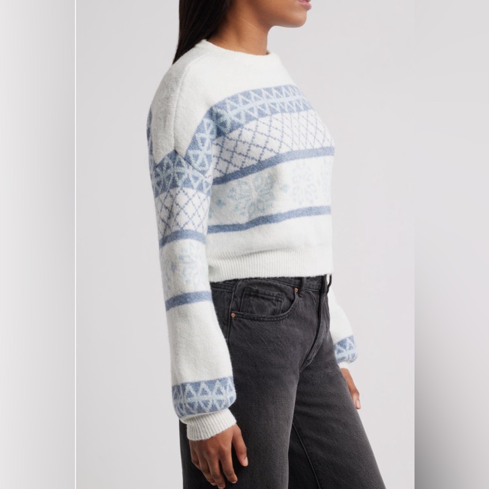New! Pacsun Women's White and Blue Patterned Winter Sweater Cropped Medium - Picture 7 of 15